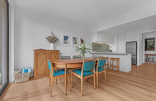 Narrow Neck House | 3-bedroom Narrow Neck apartment, Ground Level