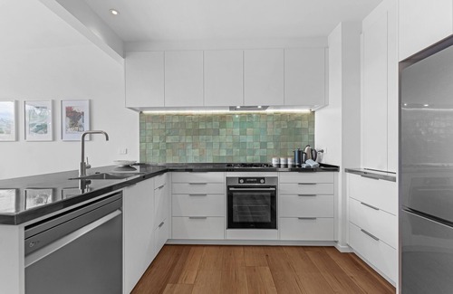 Narrow Neck House | 3-bedroom Narrow Neck apartment, Ground Level