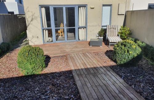 Edgeware House | 3-Bedrooms Home near CBD
