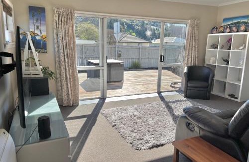 Nelson South House | 3-Beds with Sunny Deck & Gardens
