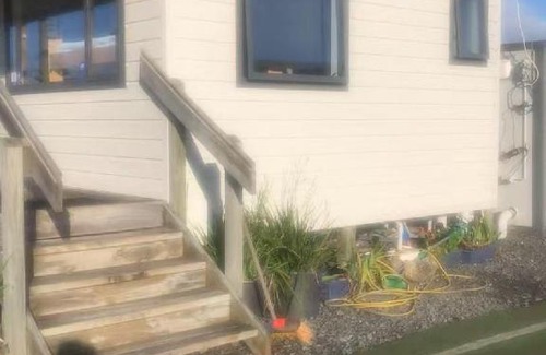Mangere House | 3 Bunk Beds and 1 Sofa Bed, guest room