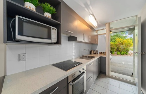 Two Mile Bay House | 300 Lake Terrace