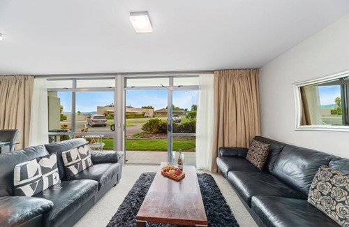 Two Mile Bay House | 300 Lake Terrace