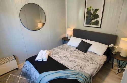 Woolston Apartment | 30m2 Tiny Home with Parking 5 Mins to One NZ Stadium