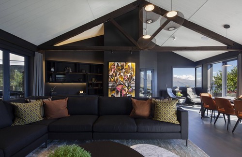Queenstown House | 38 Edinburgh by MajorDomo - Premium 6 bedroom Home Close to town