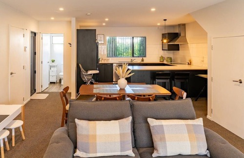 Addington House | 3BR Addington Home, Garage, Nr Wolfbrook Arena