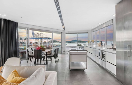 Parnell Apartment | 3BR Penthouse CBD & Harbour Views by Zodiak Stays