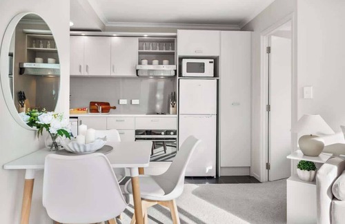 Grafton Apartment | 3BR Prime Spot, Walk Everywhere by Zodiak Stays