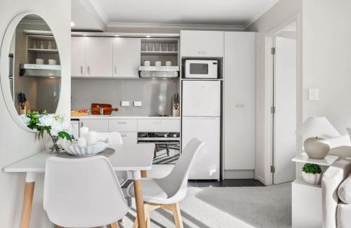Grafton Apartment | 3BR Prime Spot, Walk Everywhere by Zodiak Stays