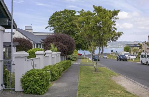 Taupo House | 3BR with views, close to lake and town