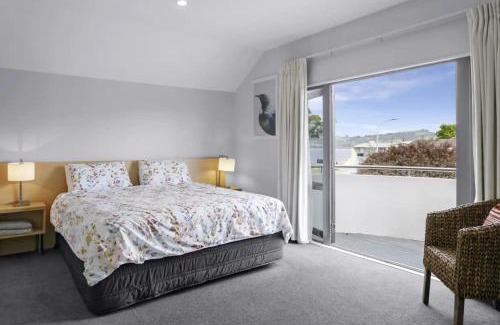 Taupo House | 3BR with views, close to lake and town