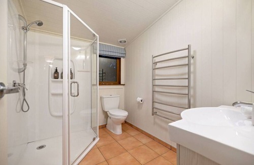 Arrowtown House | 4 bedrooms ·3 bathrooms · sleeps 6