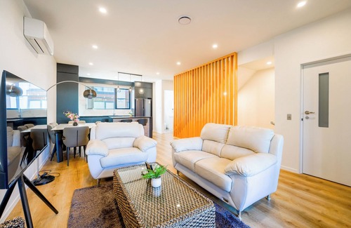 Bayswater House | 4 Bedrooms Modern Coastal Retreat Near Devonport