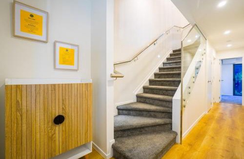 Belmont House | 4 Bedrooms Modern Coastal Retreat Near Devonport