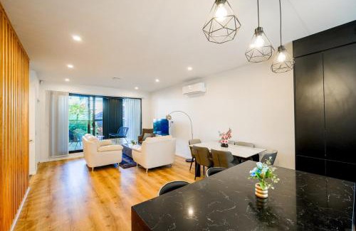 Belmont House | 4 Bedrooms Modern Coastal Retreat Near Devonport