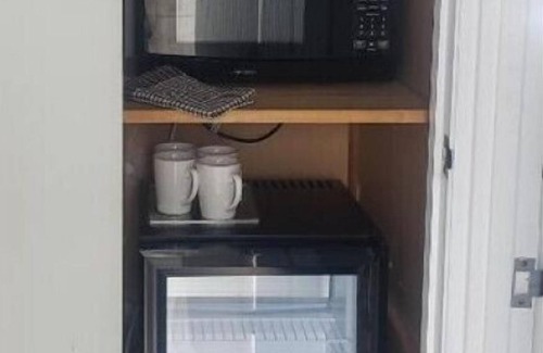 Kawaha Point House | 4 Beds Including 2 Double Beds, 1 Single Bed, 1 Double Sofa Bed, Studio, 6 Chapman Place, Rotorua