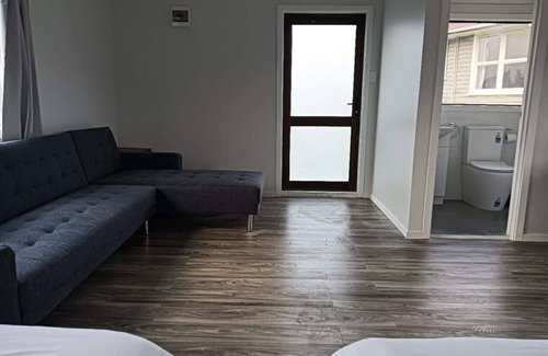 Kawaha Point House | 4 double and 2 Sofa Beds chalet