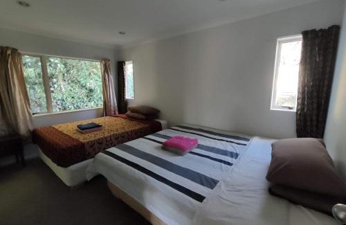 Mount Albert House | 5 Bedroom sweet House 82A Richardson Road