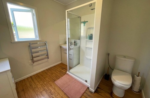 Oneroa House | 5 star views and location