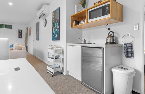 Taupo House | 6 Bedrooms with 6 Ensuite Bathrooms Modern House