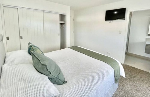 Oneroa House | A 5 minute walk from the Oneroa centre