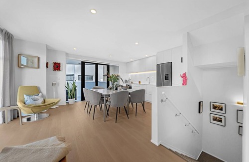 Ponsonby House | A light-filled Ponsonby townhouse. Open-plan living opens to a sheltered balcony, with a restful queen bedroom and a separate TV lounge to retreat to. Step outside and you're spoilt for choice: Ponsonby Road's cafés, shops and restaurants.