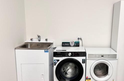 Invercargill House | A New Cozy Hyde Away