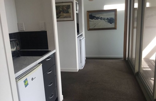 Waiwera Apartment | Absolute beachfront in Waiwera