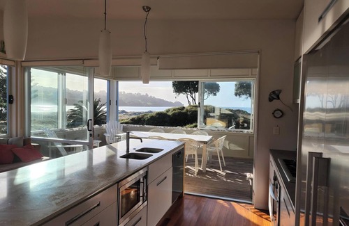 Omaha House | Absolute Beachfront Luxury Holiday House-Omaha