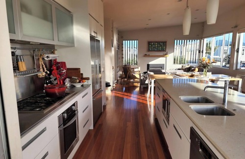 Omaha House | Absolute Beachfront Luxury Holiday House-Omaha