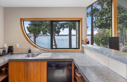 Acacia Bay House | Acacia Bay, Lakeside Retreat