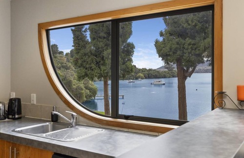 Acacia Bay House | Acacia Bay, Lakeside Retreat