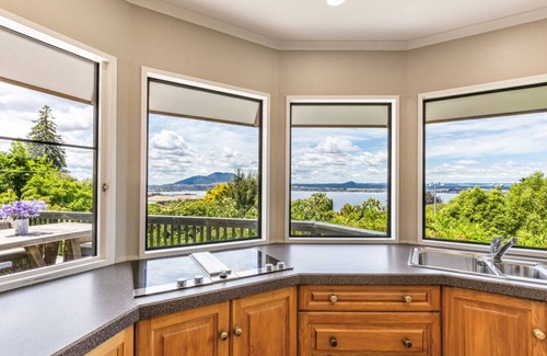 Acacia Bay House | Acacia Bay Views - Serene Panoramic Views Retreat