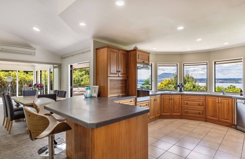 Acacia Bay House | Acacia Bay Views - Serene Panoramic Views Retreat