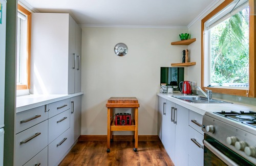 Palmerston North House | Accom working groups. 5 bedrms 2 bathrms. Free Wi-Fi. sercure OSP 2 vehicles