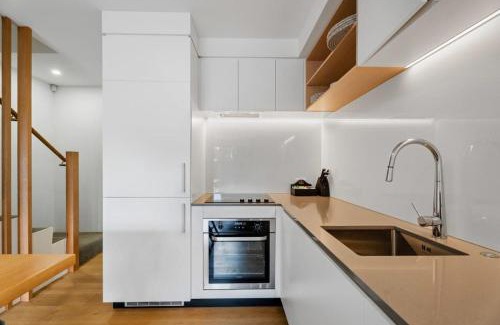 Albert Town Apartment | Adventure Riverside Retreat