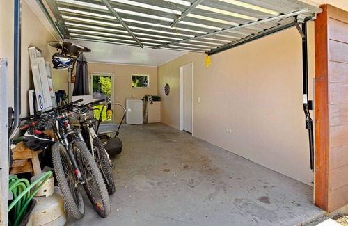 Albert Town Cottage | ALBERT TOWN RELAX - ALBERT TOWN HOLIDAY HOME, with a garden in Wanaka