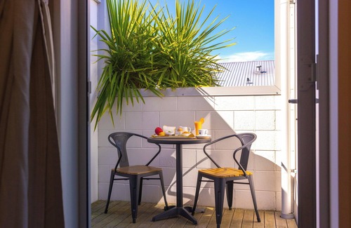 Upper Riccarton Hotel | Alpine Hotel