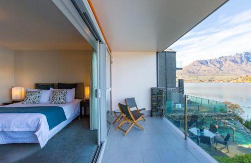 Queenstown Apartment | Alpine Village - Lake Edge Studio Apartment