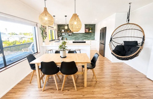 Manly House | Amazing Family Location with Sea Views