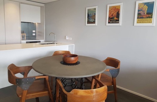 Auckland Central Business District Apartment | Amazing Grace Apartment with Heatpump and Carpark