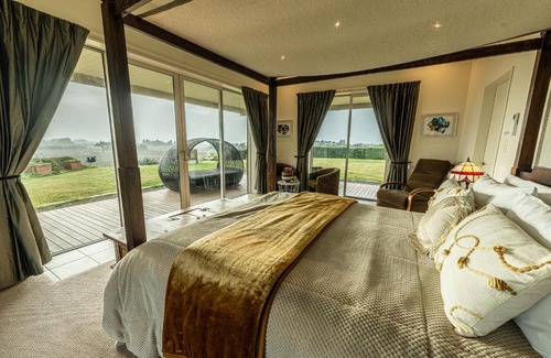 Blenheim Villa | Amazing Mountainview Luxury Villa