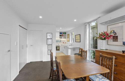 Merivale House | Andover near the Park