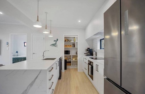 Waihi Beach House | Another on Leo! | Prime Location, 200m to Beach
