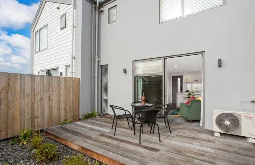 Linwood Apartment | Appt 2 on Armagh 2Bdrm 2 Bthrm Free Park