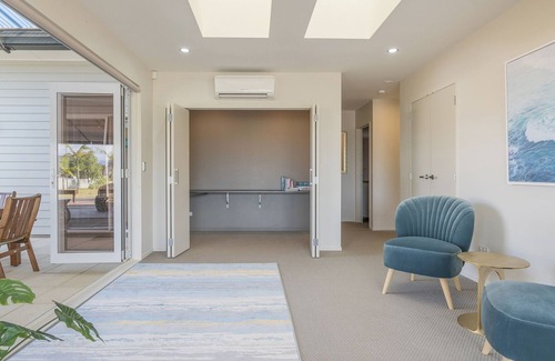 Whitianga Cottage | Aquila Views - Whitianga Holiday Home