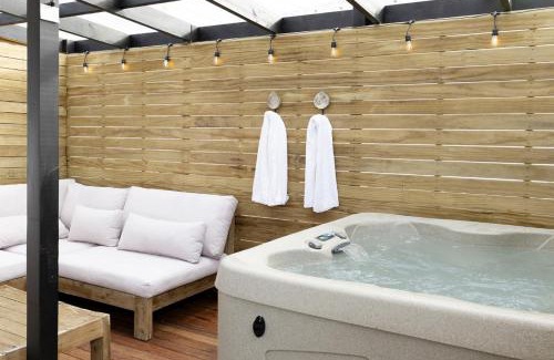 Taupo House | Arama Retreat - Private Hot Spa 2 Minutes from Town