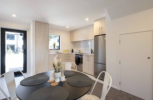 Lower Hutt House | Ariki Serenade House: 2BR Peaceful Stay