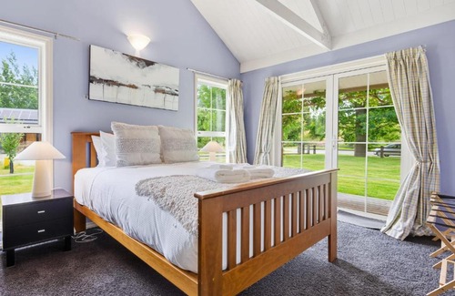 Arrow Junction House | Arrow Junction Cottage