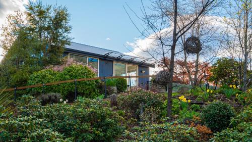 Arrowtown Apartment | Arrowtown Gold - Elevated Two Bedroom Apartment